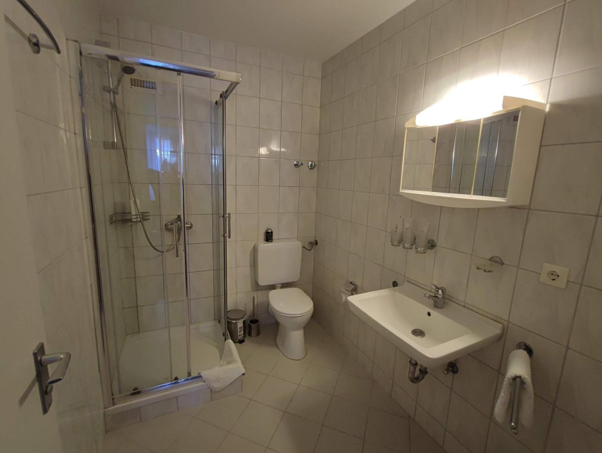 Room In Guest Room - 2 Room Apartment With Its Own Kitchen And Bathroom Rastatt Bagian luar foto